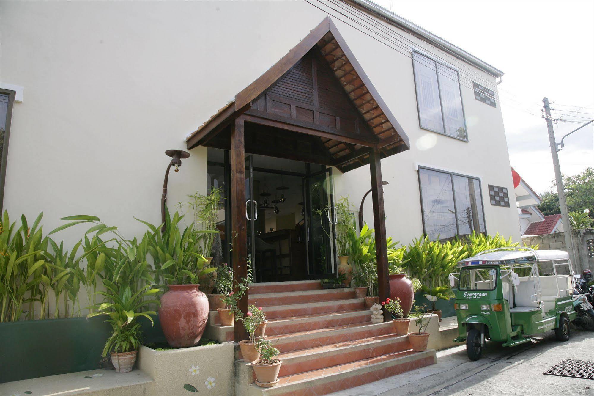Reddoorz Plus Evergreen boutique HHQ Extérieur photo